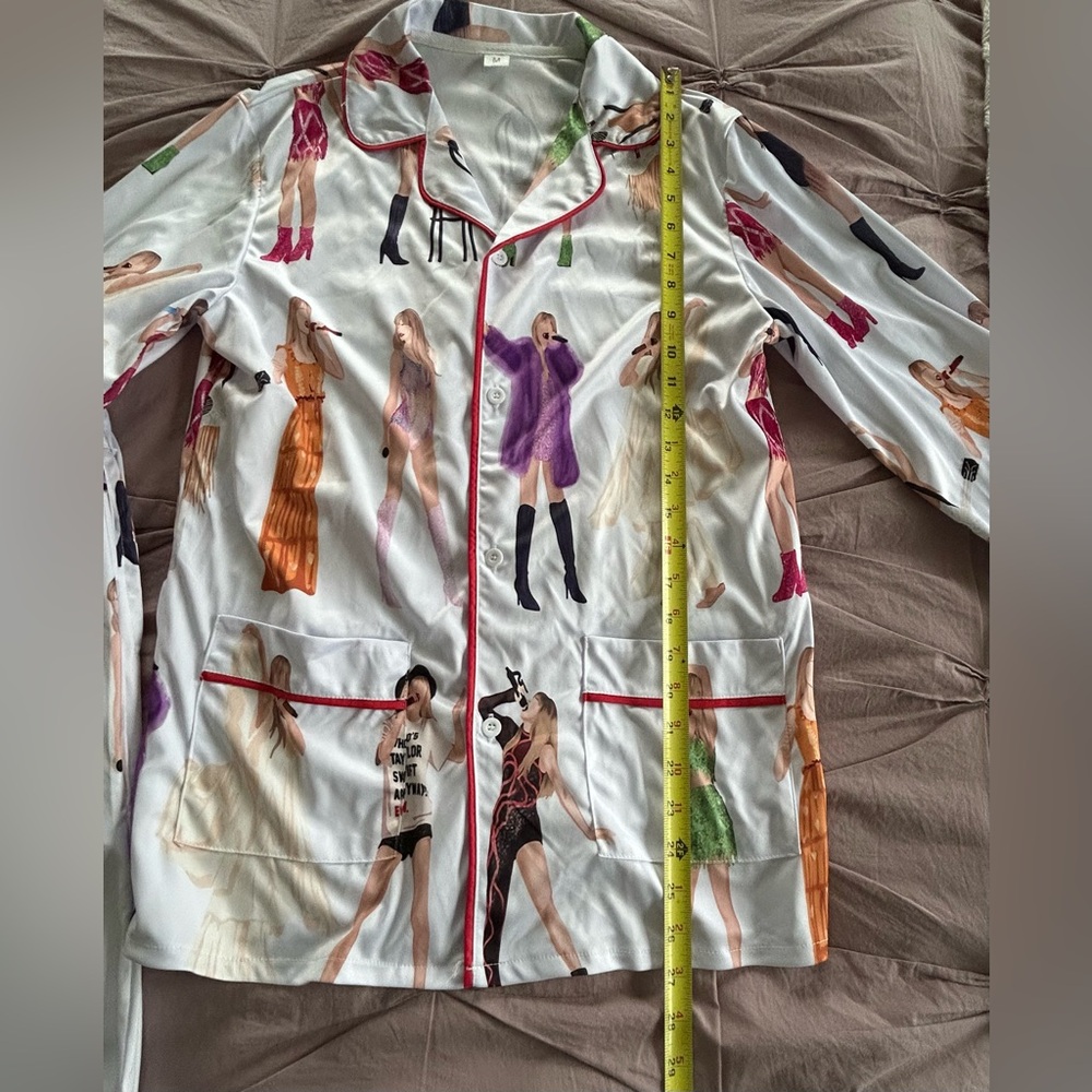 Taylor Swift Print Pajama Set - Picture 10 of 10